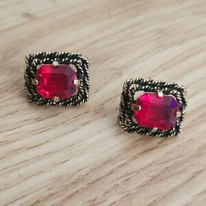 Sarah Coventry Majorca Red Glass Clip On Earrings Gold Rope Vintage 1 Inch Drop